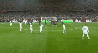 名宿长期承受恶心偏头痛 踢足球，很危险？